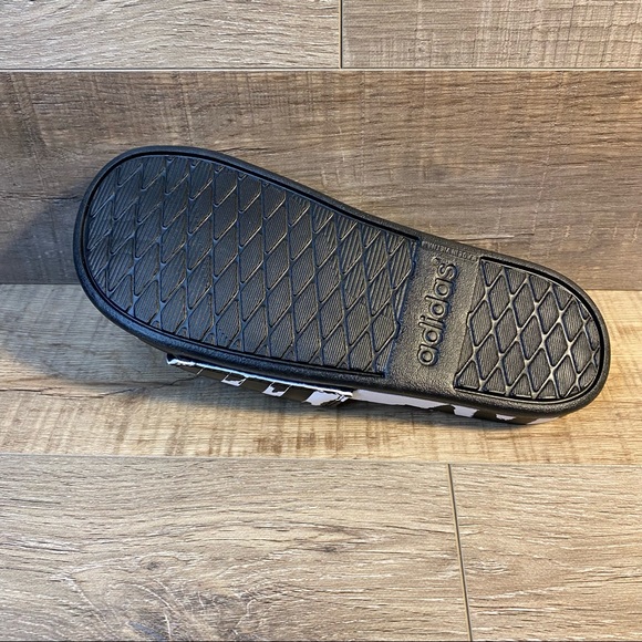 Adidas Adilette Comfort Slides ‘Marimekko Black White’ - Picture 6 of 6